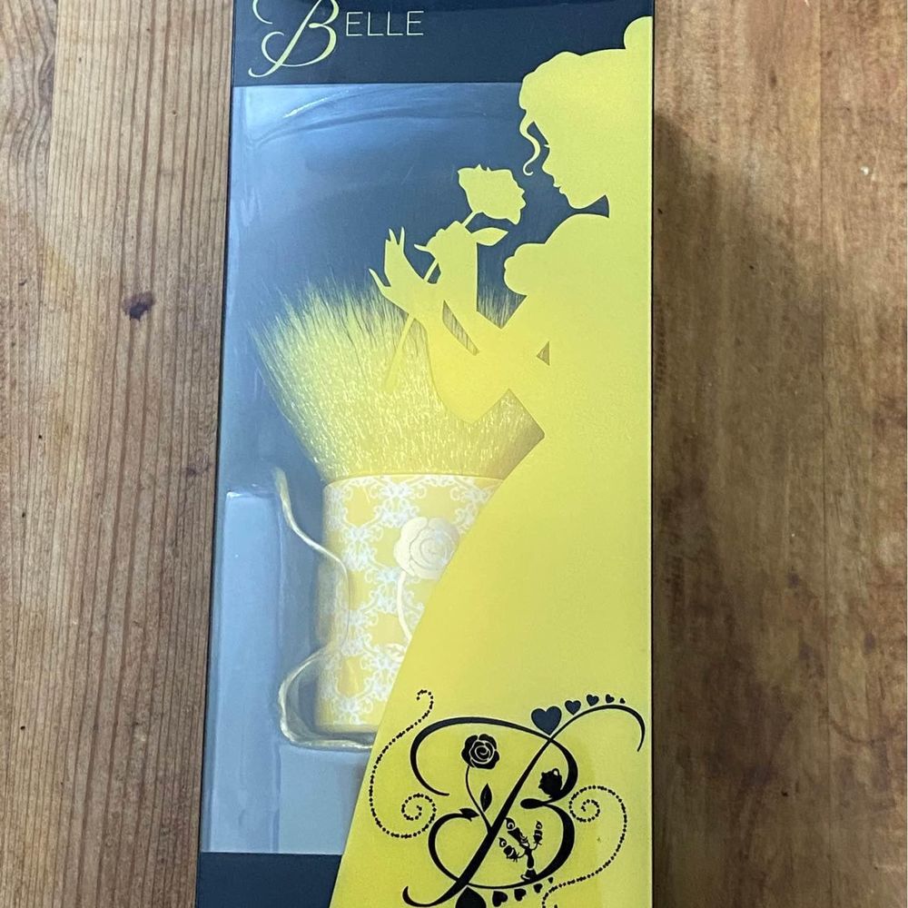 Disney Princess Kabuki Brush Princess Belle Yellow No Ordinary Girl